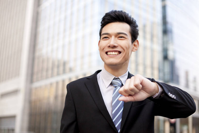 东方人,一个人,商务人士,商务男性,站,微笑,横图,室外,白天,衬衫,商务,快乐,幸福,骄傲,成功,信心,北京,中国,亚洲,套装,工作,首都,注视,刺激,观察,看,职业,办公大楼,活力,决定,摄影,观看,察看,领导,核对,关注,商务装,工薪阶层,东亚,中华人民共和国,北京市,京,北平,华北地区,责任,把握,男人,男性,年轻男性,亚洲人,中国人,年轻人,白领,上班族,半身,彩图,衬衣,机遇,北京CBD,北京商务中心区,中国北京大北窑,掌控,校对,校勘,bj175