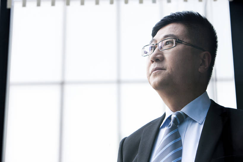 东方人,中年人,老年人,脸,头,脸颊,一个人,商务人士,商务男性,办公室,横图,白天,衬衫,商务,窗户,北京,中国,亚洲,套装,透明,注视,方向,肩膀,观察,看,思考,办公大楼,想,摄影,观看,察看,专心,领导,经理,关注,商务装,工薪阶层,东亚,责任,把握,认真,老年男性,男人,亚洲人,中国人,头部,脸部,脸蛋,面部,白领,上班族,彩图,衬衣,首席执行官,掌控,bj175