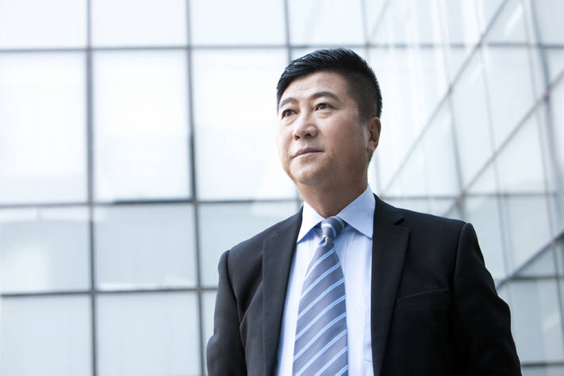 东方人,中年人,老年人,脸,头,脸颊,一个人,商务人士,商务男性,办公室,横图,白天,仰视,衬衫,商务,北京,中国,亚洲,套装,注视,方向,肩膀,观察,看,思考,办公大楼,想,摄影,观看,察看,专心,领导,经理,关注,商务装,工薪阶层,东亚,责任,把握,认真,老年男性,男人,亚洲人,中国人,头部,脸部,脸蛋,面部,白领,上班族,彩图,低角度拍摄,衬衣,首席执行官,掌控,bj175