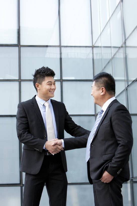 东方人,中年人,老年人,两个人,商务人士,商务男性,办公室,站,握手,微笑,竖图,白天,衬衫,商务,快乐,通讯,成功,团队,信心,北京,中国,亚洲,套装,方向,办公大楼,同意,摄影,领导,经理,商务装,合伙,工薪阶层,东亚,陪同,陪伴,把握,信任,老年男性,男人,年轻男性,亚洲人,中国人,年轻人,白领,上班族,彩图,衬衣,首席执行官,掌控,伴随,bj175