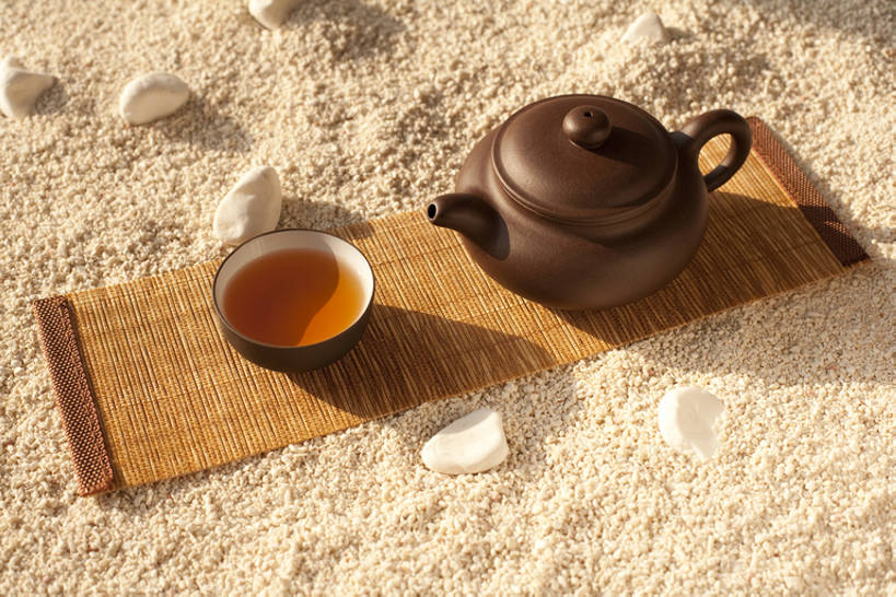 无人,横图,俯视,茶,静物,壶,沙子,绿茶,茶道,饮食,饮料,茶壶,花茶,摄影,紫砂壶,竹简,中国文化,热饮,东亚文化,茶杯,彩图,高角度拍摄,影棚拍摄,bj175