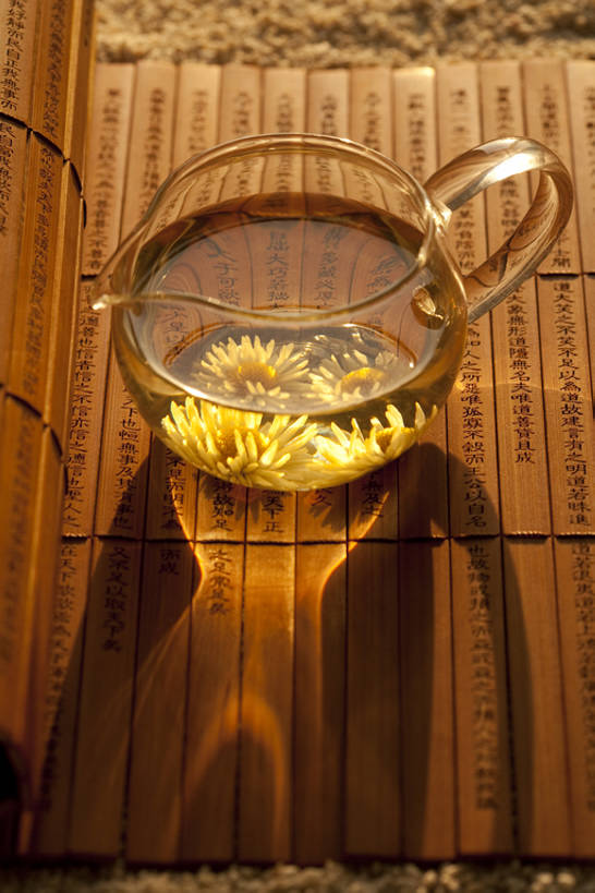 无人,竖图,茶,静物,沙子,茶道,饮食,饮料,茶壶,花茶,汉字,摄影,竹简,中国文化,菊花茶,热饮,东亚文化,彩图,影棚拍摄,bj175