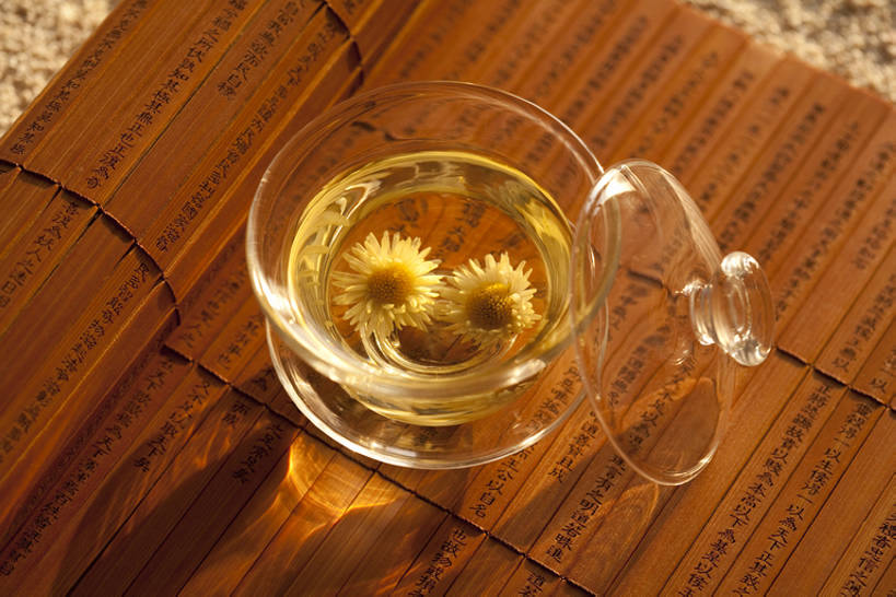无人,横图,俯视,茶,静物,沙子,茶道,饮食,饮料,花茶,汉字,摄影,竹简,中国文化,菊花茶,热饮,东亚文化,茶杯,彩图,高角度拍摄,影棚拍摄,bj175