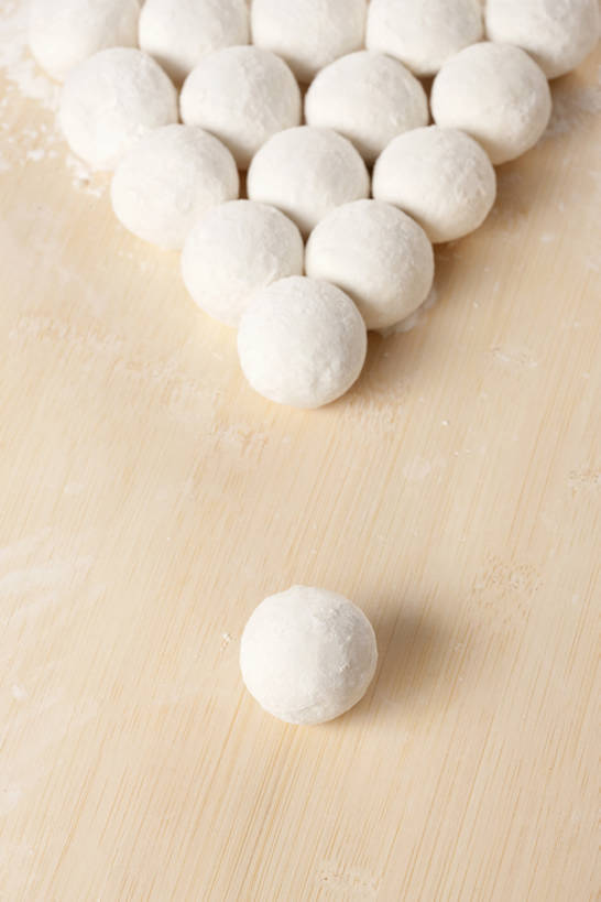 无人,竖图,特写,静物,元宵节,一排,许多,节日,整齐,食品,很多,排列,白色,摄影,队列,中国文化,汤圆,东亚文化,粳米,彩图,影棚拍摄,传统文化,传统节日,bj175