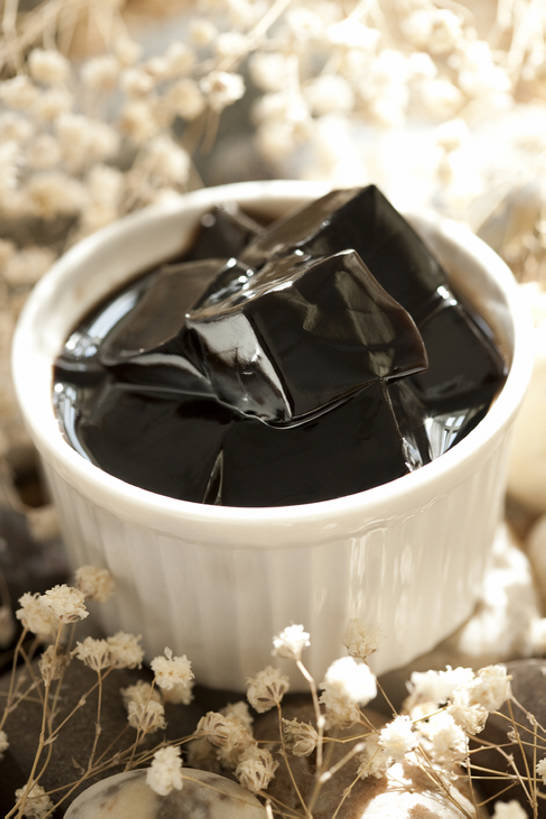 点心,无人,竖图,彩色,室外,特写,静物,餐具,中国,亚洲,艺术,装饰,美味,食品,龟苓膏,小吃,饮食,碗,甜食,鹅卵石,诱惑,摄影,五颜六色,色彩斑斓,膳食,五彩缤纷,东亚,健康食物,五彩斑斓,五光十色,彩图,bj175