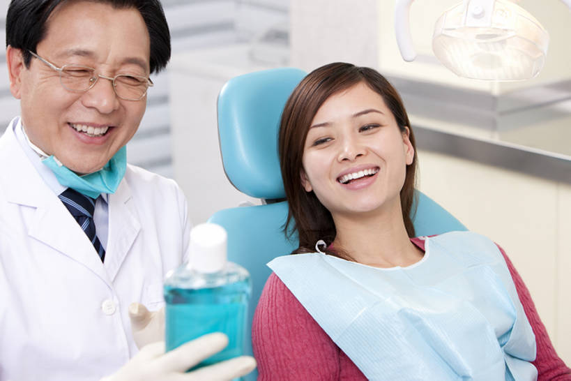 东方人,成年人,老年人,脸,头,脸颊,两个人,医生,病人,医院,坐,躺,微笑,横图,室内,白天,正面,快乐,幸福,安全,信心,机器,技术,北京,中国,亚洲,检查,医学,防护,干净,设备,现代,肩膀,手套,张嘴,医护人员,医疗人员,职业,健康,面对面,摄影,技巧,保护,权威,体检,医疗,医疗设备,卫生,牙科设备,享乐,解释,关爱,出示,手艺,医疗器械,保险,医疗工具,张大嘴巴,拜访,东亚,实验服,口腔卫生,医疗机构,保全,周全,安稳,安定,防护手套,漱口水,责任,技能,技艺,检测工具,卧着,平安,认真,信任,老年男性,男人,男性,年轻女性,女人,女性,亚洲人,中国人,年轻人,头部,脸部,脸蛋,面部,大夫,牙医,张开嘴,清洗,说话,躺着,卧,彩图,病院,诊所,牙科椅,牙科治疗椅,牙椅,妙技,本领,门诊部,口腔医学,体格检查,bj175