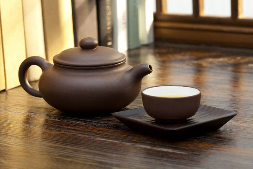 无人,横图,特写,茶,桌子,静物,日光,壶,木纹,绿茶,书桌,放松,摄影,紫砂壶,早晨,中国文化,烧水壶,热饮,东亚文化,茶杯,书,彩图,bj175