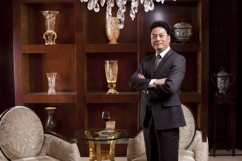 东方人,成年人,中年人,老年人,一个人,商务人士,商务男性,宾馆,站,双手交叉,微笑,横图,室内,留白,正面,衬衫,商务,奢侈,快乐,满意,幸福,骄傲,成功,信心,酒店,北京,中国,亚洲,仅一个男性,仅一个人,仅一个中年男性,套装,豪华,注视,娱乐,大厅,会所,观察,看,财富,俱乐部,摄影,生活方式,观看,酒家,华丽,旅社,权威,察看,领导,双手抱胸,享乐,成就,关注,华贵,商务装,工薪阶层,东亚,欧洲文化,富丽,华美,贵宾室,把握,老年男性,男人,男性,中年男性,亚洲人,中国人,白领,上班族,彩图,衬衣,客店,客栈,旅店,旅馆,商旅,华侈,奢华,首席执行官,头等舱,上层阶级,社交,掌控,bj175