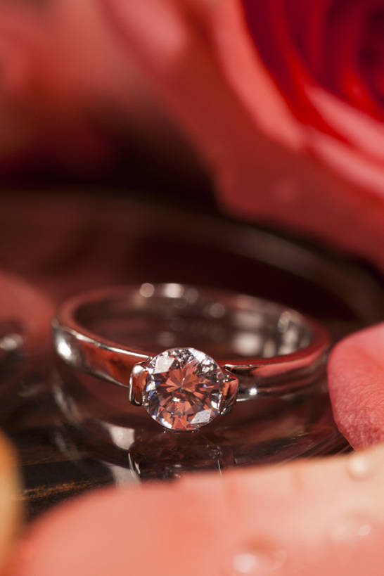 无人,竖图,特写,婚礼,静物,珠宝,北京,亚洲,浪漫,钻石,装饰品,一个,结婚戒指,戒指,装饰物,摄影,单个,珍贵,钻石戒指,婚姻,东亚,彩图,爱,订婚,bj175