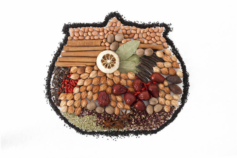 无人,横图,俯视,留白,白色背景,萱草,花生,静物,中国,亚洲,许多,准备,丰富,干燥,材料,炖锅,调料,调味,香料,芝麻,佐料,食品,肉桂,调味品,很多,饮食,茴香,健康,枣,摄影,影棚,多样,枸杞,八角,八角茴香,大茴香,肉豆蔻,创造力,草本,摄影棚,东亚,月桂叶,香叶,荜拨,八月珠,舶茴香,大料,作料,天竺桂,香桂叶,桂叶,丁香,月桂,胡椒,彩图,高角度拍摄,影棚拍摄,拍摄,陈皮,砂仁,成分,bj175