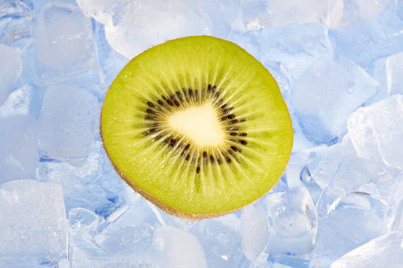 无人,横图,彩色,特写,留白,猕猴桃,静物,水果,中国,亚洲,结冰,冰块,食品,饮食,热带水果,健康,素食,成熟,冷,摄影,有机食品,生活方式,五颜六色,色彩斑斓,维生素,简单,清新,横截面,五彩缤纷,东亚,健康食物,纯净,五彩斑斓,五光十色,彩图,影棚拍摄,膳食纤维,bj175