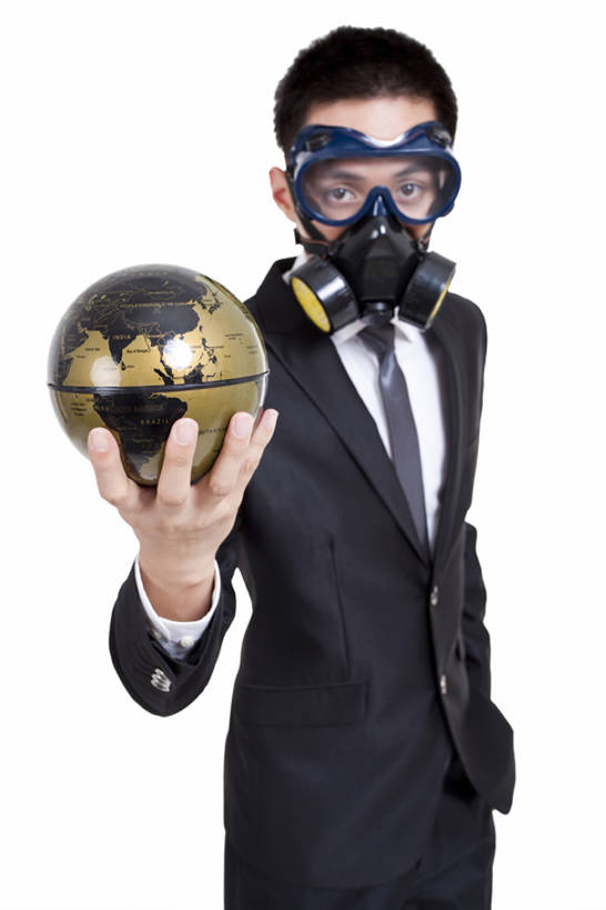 东方人,成年人,一个人,商务人士,商务男性,站,举,竖图,留白,白色背景,正面,衬衫,商务,北京,中国,亚洲,仅一个男性,仅一个人,套装,正装,地球仪,领带,拿着,注视,仅一个年轻男性,观察,看,摄影,影棚,生活方式,观看,保护,幽默,污染,察看,创造力,关注,摄影棚,出示,商务装,手插袋,工薪阶层,东亚,环境保护,防毒面罩,想法,认真,男人,男性,年轻男性,亚洲人,中国人,年轻人,白领,上班族,插兜,手插兜,彩图,影棚拍摄,衬衣,拍摄,办公室职员,手抄兜,bj175