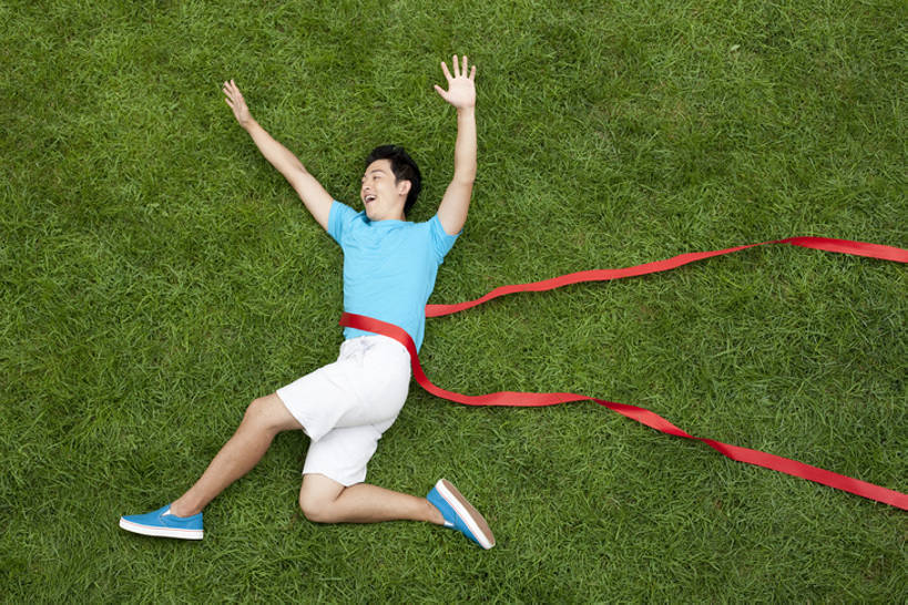 东方人,成年人,一个人,公园,躺,跑,举,微笑,横图,俯视,室外,白天,留白,锻炼,旅游,度假,快乐,兴奋,成功,比赛,运动,竞争,赛跑,草地,美景,中国,亚洲,第一名,仅一个男性,仅一个人,景观,休闲装,娱乐,刺激,草,仅一个年轻男性,绿色,自然,夏天,托,享受,休闲,景色,放松,幻想,活力,乐趣,模仿,摄影,生活方式,幽默,创造力,享乐,体育运动,自然风光,终点线,户外活动,想象,东亚,陪同,陪伴,获胜,体育,男人,男性,年轻男性,亚洲人,中国人,年轻人,休闲活动,举起,举手,举着,向上举,向上伸,向上托,彩图,高角度拍摄,全身,健身,欢乐,伴随,bj175