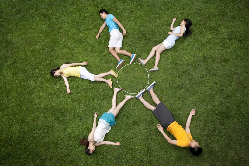 东方人,成年人,公园,躺,横图,俯视,室外,白天,留白,旅游,度假,游戏,快乐,友谊,幸福,草地,美景,中国,亚洲,五个人,景观,玩,休闲装,娱乐,草,绿色,自然,夏天,享受,休闲,球体,景色,放松,幻想,活力,乐趣,模仿,摄影,生活方式,活动,幽默,创造力,享乐,发泄,消遣,智力,自然风光,聚集,户外活动,想象,东亚,陪同,宣泄,陪伴,男人,男性,年轻男性,年轻女性,女人,女性,亚洲人,中国人,年轻人,休闲活动,步行,玩耍,嬉戏,彩图,高角度拍摄,全身,欢乐,地球村,伴随,bj175