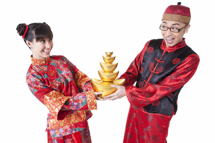 东方人,成年人,两个人,笑,微笑,露齿笑,横图,留白,白色背景,正面,爱情,奢侈,快乐,兴奋,幸福,运气,北京,中国,春节,亚洲,节日,眼镜,倾斜,豪华,浪漫,拿着,传统,刺激,盛装,衣服,温暖,温馨,面对面,恩爱,财富,恋人,摄影,影棚,幽默,华丽,和睦,愉悦,发髻,中国文化,摄影棚,歪,东亚,富丽,华美,异性恋,货币,男人,男性,年轻男性,年轻女性,女人,女性,亚洲人,中国人,年轻人,情侣,彩图,影棚拍摄,传统服装,装扮,爱,欢乐,拍摄,伴侣,唐装,融洽,元宝,传统文化,华侈,奢华,挨着,传统节日,bj175