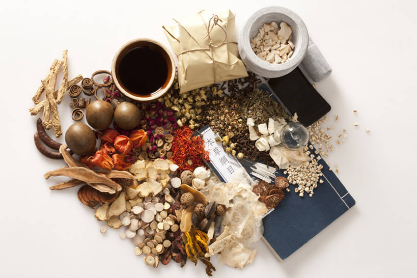 无人,医生,横图,俯视,留白,白色背景,化妆,美容,技术,植物,灵芝,静物,北京,中国,亚洲,许多,护肤,药,准备,堆叠,丰富,检查,干燥,包裹,材料,文字,液体,纸,草药,药草,陶瓷制品,很多,古典,历史,针,传统,中药,古代,药水,医疗用品,碗,红花,医护人员,医疗人员,保养,享受,休闲,健康,汉字,山楂树,放松,保健,摄影,药房,有机食品,多样,技巧,堆,甘草,体检,研磨,医疗,准确,草本,中国文化,手艺,医疗器械,针灸,研磨器,药材,中草药,选择,干的,营养品,薏米,中医,东亚,养颜,中药材,本草,密花豆,针灸针,古远,技能,技艺,针灸师,拔罐,黄连,党参,丁香,大夫,书,彩图,高角度拍摄,影棚拍摄,白花油麻藤,鸡血藤,亮叶岩豆藤,山鸡血藤,香花岩豆藤,血藤,罗汉果,白芍,妙技,SPA美容,木通,传统文化,本领,汉医,厚朴,皂角,成分,草果,体格检查,bj175