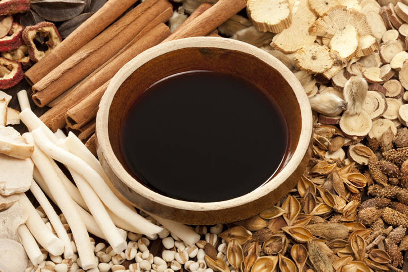 无人,医生,横图,俯视,特写,化妆,美容,技术,植物,连翘,静物,北京,中国,亚洲,许多,护肤,药,准备,堆叠,丰富,检查,干燥,材料,瓷器,液体,草药,药草,陶瓷制品,肉桂,很多,传统,中药,药水,碗,医护人员,医疗人员,保养,享受,休闲,健康,山楂树,放松,保健,摄影,有机食品,多样,技巧,堆,甘草,体检,研磨,医疗,草本,中国文化,手艺,医疗器械,药材,中草药,选择,干的,营养品,薏米,中医,东亚,养颜,中药材,本草,技能,技艺,大夫,青翘,落翘,连壳,黄奇丹,黄花条,彩图,高角度拍摄,全画面,全框架,全帧,影棚拍摄,妙技,SPA美容,木通,全画幅,传统文化,本领,汉医,成分,使君子,体格检查,bj175