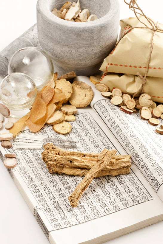 无人,医生,竖图,特写,白色背景,化妆,美容,技术,静物,北京,中国,亚洲,护肤,药,准备,检查,干燥,包裹,材料,文字,纸,草药,药草,古典,历史,针,传统,古代,医疗用品,医护人员,医疗人员,保养,享受,休闲,健康,汉字,放松,保健,摄影,药房,有机食品,多样,技巧,甘草,体检,研磨,医疗,准确,草本,中国文化,手艺,医疗器械,针灸,研磨器,选择,干的,营养品,中医,东亚,养颜,针灸针,白附子,古远,技能,技艺,针灸师,拔罐,党参,大夫,书,彩图,影棚拍摄,白芍,妙技,SPA美容,木通,传统文化,本领,汉医,成分,体格检查,bj175