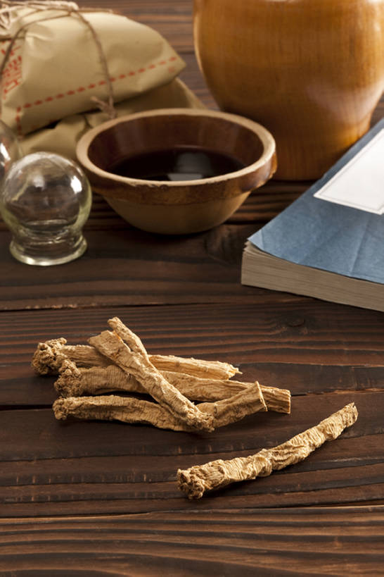 无人,医生,竖图,特写,化妆,美容,技术,静物,北京,中国,亚洲,护肤,药,准备,干燥,材料,瓷器,文字,草药,药草,古典,历史,书桌,传统,古代,容器,药水,医疗用品,医护人员,医疗人员,保养,享受,休闲,健康,放松,保健,摄影,药房,有机食品,多样,技巧,医疗,草本,中国文化,手艺,医疗器械,研磨器,干的,营养品,中医,东亚,养颜,古远,技能,技艺,拔罐,党参,大夫,书,彩图,妙技,SPA美容,处方,传统文化,本领,汉医,成分,bj175