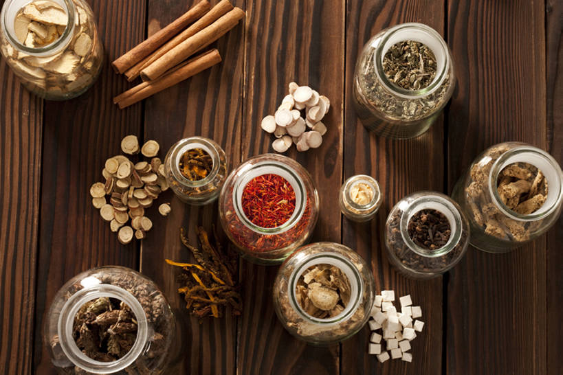 无人,医生,横图,俯视,化妆,美容,技术,当归,静物,北京,中国,亚洲,许多,护肤,药,准备,堆叠,丰富,干燥,材料,草药,药草,肉桂,很多,芭蕉,书桌,传统,红花,医护人员,医疗人员,保养,享受,休闲,健康,放松,保健,摄影,有机食品,多样,技巧,堆,甘草,医疗,草本,中国文化,手艺,选择,干的,营养品,中医,东亚,广口瓶,养颜,夏枯草,技能,技艺,茯苓,黄连,党参,丁香,大夫,彩图,高角度拍摄,白芍,妙技,SPA美容,木通,传统文化,本领,汉医,成分,bj175