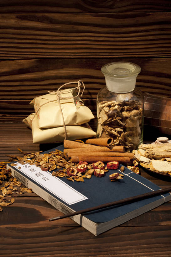 无人,医生,竖图,化妆,美容,技术,连翘,当归,静物,北京,中国,亚洲,护肤,药,准备,堆叠,丰富,材料,文字,草药,药草,肉桂,古典,历史,传统,古代,容器,医护人员,医疗人员,保养,享受,休闲,健康,放松,保健,摄影,药房,有机食品,多样,技巧,堆,医疗,准确,知识,草本,中国文化,手艺,干的,营养品,中医,东亚,广口瓶,养颜,古远,技能,技艺,黄连,大夫,秤,书,青翘,落翘,连壳,黄奇丹,黄花条,彩图,妙技,SPA美容,木通,处方,传统文化,本领,汉医,成分,bj175