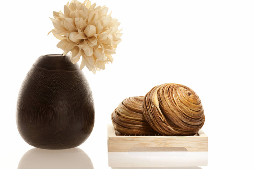 点心,无人,横图,留白,白色背景,早餐,静物,花瓶,北京,中国,亚洲,反射,面粉,美味,食品,饮品,餐盘,小吃,主食,饮食,装饰品,花,食物,饮料,插花,甜食,诱惑,摄影,有机食品,创造力,高雅,风格,简单,膳食,可口,中国文化,东亚,东亚文化,健康食物,漩涡形,式样,适口,想法,彩图,传统文化,糖螺蛳转,bj175