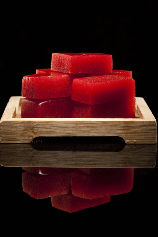 点心,无人,竖图,留白,早餐,静物,北京,中国,亚洲,堆叠,黑色背景,面粉,美味,食品,饮品,餐盘,小吃,饮食,食物,饮料,红色,甜食,诱惑,摄影,有机食品,高雅,风格,简单,膳食,可口,中国文化,山楂糕,东亚,东亚文化,健康食物,式样,适口,想法,彩图,传统文化,bj175