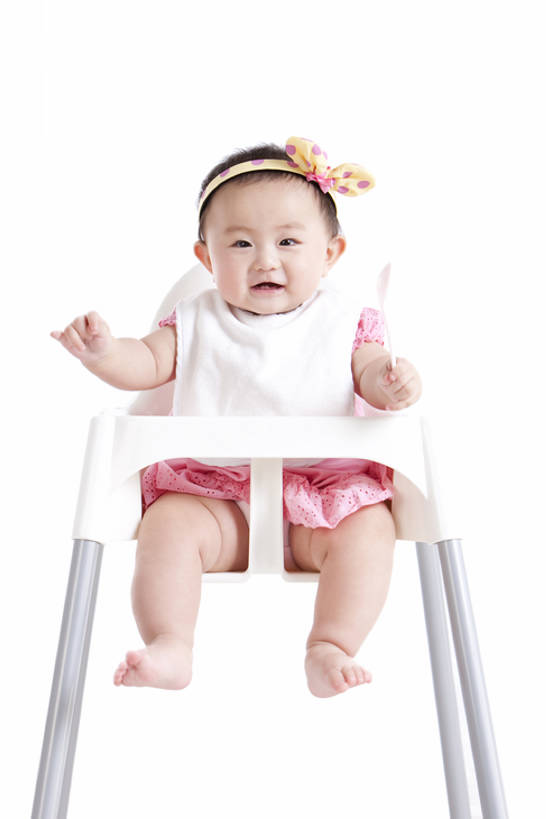 东方人,婴儿,儿童,一个人,坐,笑,微笑,露齿笑,竖图,留白,白色背景,正面,裙子,婴儿服装,游戏,快乐,满意,幸福,纯洁,安全,北京,中国,亚洲,仅一个人,小的,束发带,塑胶,防护,玩,围兜,拿着,注视,休闲装,娱乐,刺激,小孩,餐巾,汤匙,观察,看,休闲,健康,赤脚,活力,可爱,乐趣,童年,童趣,摄影,活泼,影棚,生长,生活方式,婴儿用品,观看,活动,皮肤,保护,幽默,支撑,光滑,察看,享乐,发泄,关注,消遣,智力,摄影棚,宝宝,肖像,保险,婴儿座椅,童真,饥饿,东亚,纯真,烂漫,无邪,发展,宣泄,保全,周全,安稳,安定,柔和,细腻,平滑,口水巾,食饭兜,婴儿围脖,婴儿围兜,开端,无忧无虑,伶俐,平安,天真,亚洲人,中国人,孩子,玩耍,嬉戏,彩图,全身,影棚拍摄,欢乐,拍摄,幼儿,弱点,饿,bj175