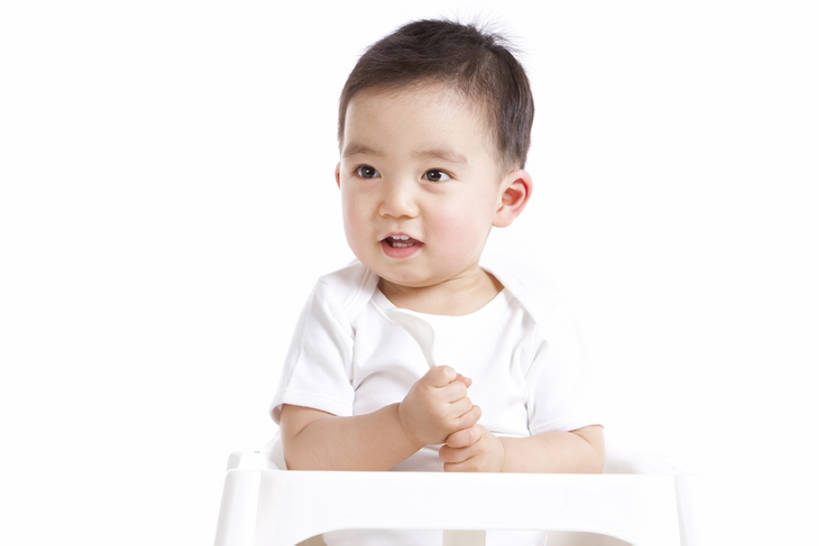 东方人,婴儿,儿童,一个人,坐,笑,微笑,露齿笑,横图,留白,白色背景,正面,婴儿服装,快乐,满意,幸福,纯洁,安全,北京,中国,亚洲,仅一个人,小的,塑胶,防护,拿着,休闲装,小孩,汤匙,健康,活力,可爱,童年,童趣,摄影,活泼,影棚,生长,生活方式,婴儿用品,皮肤,保护,支撑,光滑,享乐,摄影棚,宝宝,肖像,保险,婴儿座椅,童真,东亚,纯真,烂漫,无邪,纯净,发展,保全,周全,安稳,安定,柔和,细腻,平滑,开端,无忧无虑,伶俐,平安,天真,亚洲人,中国人,孩子,半身,彩图,影棚拍摄,欢乐,拍摄,幼儿,弱点,bj175