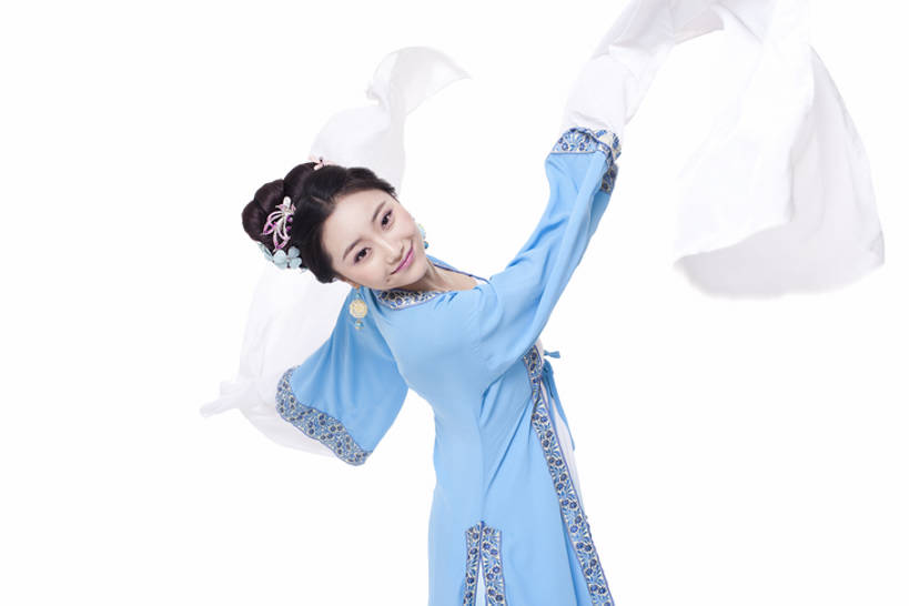 东方人,成年人,一个人,举,微笑,横图,留白,白色背景,侧面,民族服装,快乐,自由,幸福,热情,北京,中国,亚洲,仅一个年轻女性,仅一个女性,仅一个人,表演,摇摆,服装,艺术,缎带,古典,扭头,注视,旋转,文化,表演者,传统,扮演,衣服,发饰,观察,看,手势,托,转头,活力,乐趣,美女,平衡,摄影,服饰,影棚,观看,仙女,古装,察看,演出,袖子,高雅,优美,享乐,关注,娱乐活动,发髻,中国文化,摄影棚,肖像,古典风格,演出服,东亚,东亚文化,韵味,扭动,技能,年轻女性,女人,女性,亚洲人,中国人,年轻人,舞者,举起,举手,举着,向上举,向上伸,向上托,半身,彩图,影棚拍摄,传统服装,民俗服,装扮,欢乐,拍摄,舞蹈,魅力,打手势,传统文化,美人,水袖,bj175