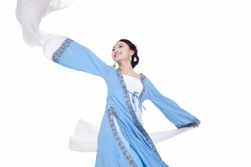 东方人,成年人,一个人,举,笑,微笑,露齿笑,横图,留白,白色背景,正面,民族服装,快乐,自由,幸福,热情,北京,中国,亚洲,仅一个年轻女性,仅一个女性,仅一个人,表演,摇摆,服装,艺术,缎带,古典,旋转,文化,表演者,传统,扮演,衣服,发饰,手势,托,活力,乐趣,美女,平衡,摄影,服饰,影棚,仙女,古装,演出,袖子,高雅,优美,享乐,娱乐活动,发髻,中国文化,摄影棚,古典风格,演出服,东亚,东亚文化,韵味,扭动,技能,年轻女性,女人,女性,亚洲人,中国人,年轻人,舞者,举起,举手,举着,向上举,向上伸,向上托,半身,彩图,影棚拍摄,传统服装,民俗服,装扮,欢乐,拍摄,舞蹈,魅力,打手势,传统文化,美人,水袖,bj175