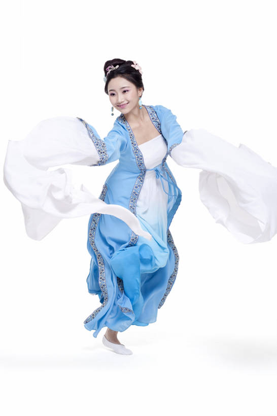 东方人,成年人,一个人,微笑,竖图,留白,白色背景,正面,民族服装,快乐,自由,幸福,热情,北京,中国,亚洲,仅一个年轻女性,仅一个女性,仅一个人,表演,摇摆,服装,艺术,缎带,古典,旋转,文化,表演者,传统,扮演,衣服,发饰,手势,活力,乐趣,美女,平衡,摄影,服饰,影棚,仙女,古装,演出,袖子,高雅,优美,享乐,娱乐活动,发髻,中国文化,摄影棚,古典风格,演出服,东亚,东亚文化,韵味,扭动,技能,年轻女性,女人,女性,亚洲人,中国人,年轻人,舞者,彩图,全身,影棚拍摄,传统服装,民俗服,装扮,欢乐,拍摄,舞蹈,魅力,打手势,传统文化,美人,水袖,bj175