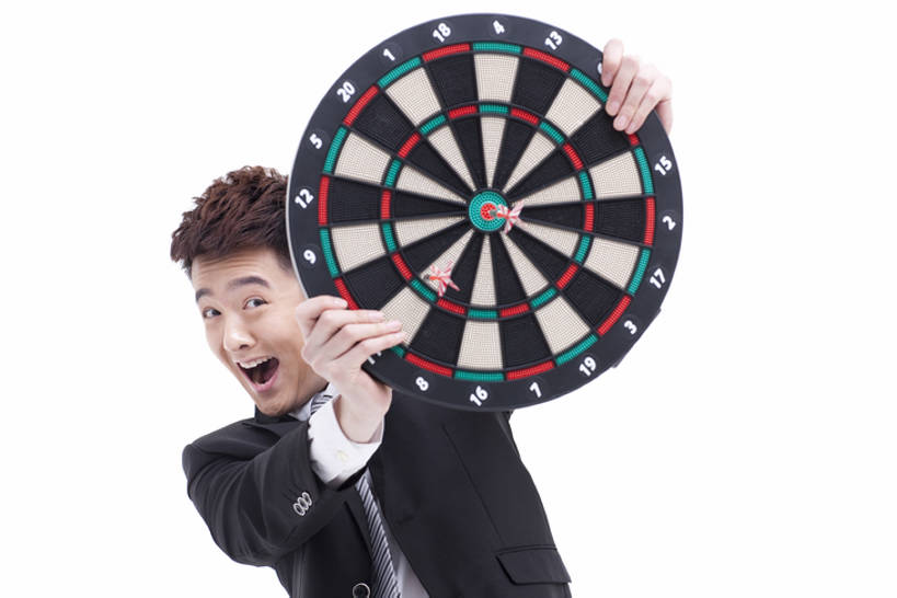 东方人,成年人,一个人,商务人士,商务男性,横图,留白,白色背景,正面,衬衫,商务,时尚,风险,北京,中国,亚洲,仅一个男性,仅一个人,套装,正装,飞镖盘,领带,飞镖,拿着,注视,现代,仅一个年轻男性,观察,看,张嘴,活力,摄影,影棚,生活方式,观看,害怕,幽默,察看,隐藏,关注,摄影棚,商务装,张大嘴巴,镖盘,镖靶,工薪阶层,东亚,遮蔽,危险,男人,男性,年轻男性,亚洲人,中国人,年轻人,白领,上班族,张开嘴,半身,彩图,影棚拍摄,衬衣,拍摄,办公室职员,镖,bj175