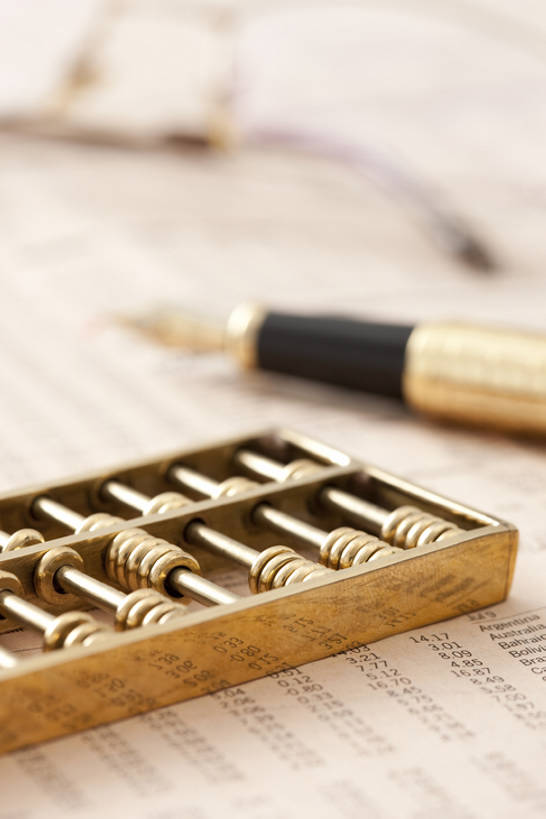 无人,办公室,竖图,室内,白天,商务,阅读,信心,股票,算盘,静物,报纸,北京,中国,亚洲,学习,研究,分析,计算,信息,办公用品,标记,文具,学习用品,职业,浏览,财富,金融,投资,摄影,生活方式,经济,新闻,文具用品,便利,准确,工作室,墨水笔,流通,贸易,东亚,彩图,报刊,bj175