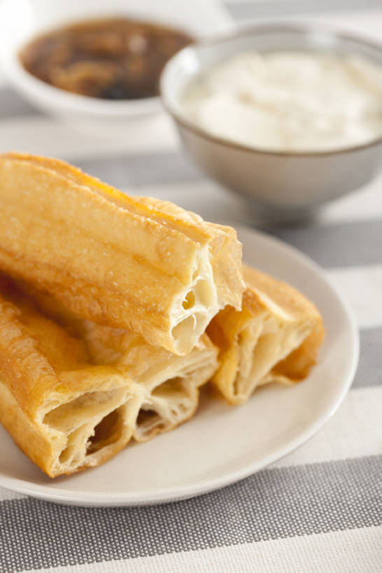 点心,豆腐,无人,竖图,早餐,桌子,静物,餐具,北京,中国,亚洲,脆,准备,堆叠,丰富,面粉,油炸,食品,饮品,传统,小吃,饮食,食物,饮料,盘子,碗,快餐,摄影,油条,简单,膳食,可口,清新,中国文化,干的,东亚,东亚文化,健康食物,豆腐脑,适口,彩图,传统文化,bj175