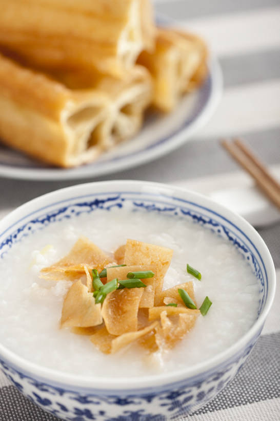 点心,无人,竖图,早餐,筷子,桌子,静物,北京,中国,亚洲,脆,准备,粥,美味,食品,饮品,营养,传统,小吃,饮食,食物,饮料,碗,快餐,健康,诱惑,摄影,油条,膳食,可口,清新,中国文化,东亚,东亚文化,健康食物,适口,彩图,白米粥,传统文化,bj175