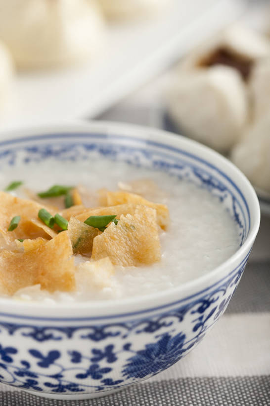 无人,竖图,早餐,桌子,静物,北京,中国,亚洲,准备,堆叠,粥,美味,食品,饮品,营养,传统,小吃,饮食,食物,饮料,盘子,碗,快餐,健康,诱惑,摄影,有机食品,膳食,可口,清新,中国文化,东亚,东亚文化,健康食物,适口,粤菜,彩图,白米粥,传统文化,烧包,bj175