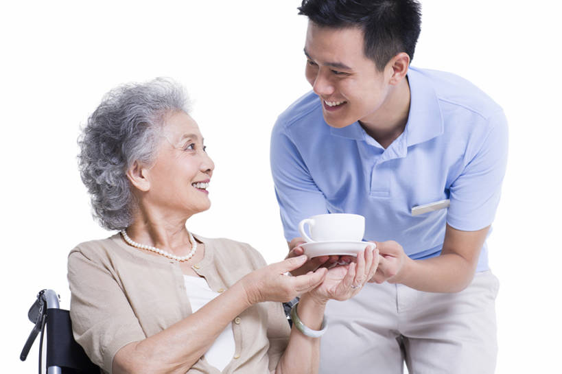 咖啡,东方人,成年人,老年人,头发,两个人,医院,笑,微笑,露齿笑,横图,白天,白色背景,正面,快乐,幸福,茶,北京,中国,亚洲,弯腰,握,咖啡杯,年轻,休闲装,白色,轮椅,医护人员,医疗人员,职业,休闲,健康,面对面,放松,亲密,服务,护理,握着,摄影,名牌,生活方式,看护,协助,医疗,退休,关爱,残疾,东亚,热饮,瘫痪,恢复,陪同,疗养院,责任,经过,陪伴,信任,老年女性,男人,男性,年轻男性,女人,女性,亚洲人,中国人,年轻人,茶杯,休闲活动,坐着,半身,彩图,影棚拍摄,给予,收容所,家庭护理,伴随,bj175