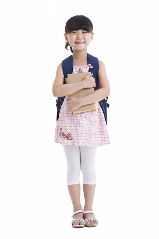 东方人,婴儿,儿童,一个人,学生,站,笑,微笑,露齿笑,竖图,留白,白色背景,正面,快乐,幸福,纯洁,北京,中国,亚洲,仅一个女性,仅一个人,握,书包,教育,注视,休闲装,小孩,背包,观察,看,站着,仅一个小孩,活力,可爱,童年,童趣,握着,摄影,活泼,生长,生活方式,观看,希望,察看,马尾辫,关注,宝宝,肖像,梦想,童真,东亚,纯真,烂漫,无邪,发展,开学,无忧无虑,伶俐,天真,男孩,男人,男性,女孩,女人,女性,亚洲人,中国人,孩子,书,站立,彩图,全身,影棚拍摄,欢乐,男生,女生,小学生,好奇心,bj175