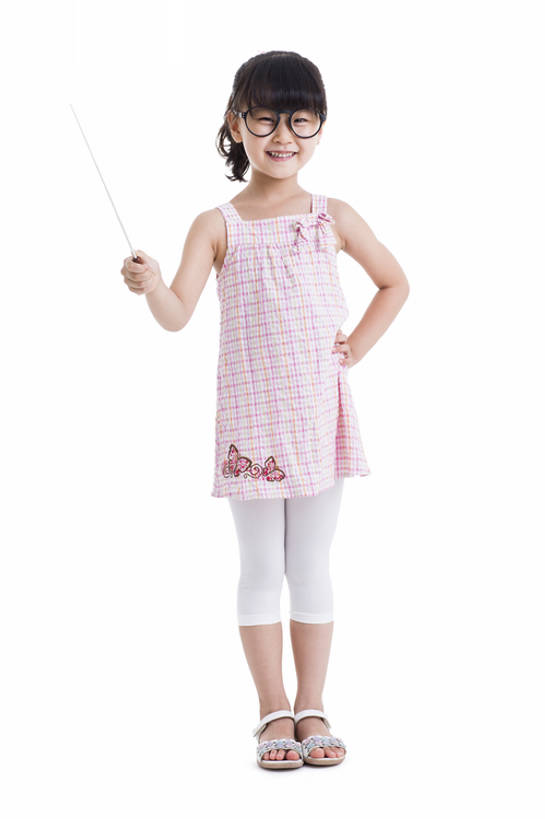 点心,奶酪,东方人,婴儿,儿童,一个人,学生,教师,站,笑,微笑,露齿笑,竖图,留白,白色背景,正面,快乐,兴奋,幸福,纯洁,北京,中国,亚洲,仅一个女性,仅一个人,眼镜,干酪,起司,食品,芝士,教育,营养,玩,注视,休闲装,手叉腰,刺激,食物,小孩,零食,观察,教,看,站着,仅一个小孩,休闲,乳酪,活力,可爱,乐趣,童年,童趣,摄影,活泼,生长,生活方式,观看,幽默,察看,马尾辫,乳制品,指着,关注,宝宝,肖像,发酵,想象,童真,东亚,纯真,烂漫,无邪,发展,无忧无虑,伶俐,天真,男孩,男人,男性,女孩,女人,女性,亚洲人,中国人,孩子,站立,彩图,全身,影棚拍摄,装扮,奶酪棒,芝士棒,男生,女生,小学生,bj175