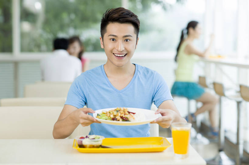 东方人,成年人,四个人,笑,睡,微笑,露齿笑,横图,室内,白天,正面,午餐,快乐,满意,兴奋,幸福,餐桌,餐具,椅子,北京,中国,亚洲,握,美味,食品,饮品,T恤,注视,休闲装,饮食,刺激,食物,饮料,中国菜,快餐,夏天,观察,看,活力,乐趣,诱惑,握着,摄影,生活方式,观看,午睡,快餐店,察看,享乐,关注,可口,中国文化,桔子汁,进餐,肖像,出示,饥饿,东亚,健康食物,适口,男人,男性,年轻男性,年轻女性,女人,女性,亚洲人,中国人,年轻人,大学生,困,困觉,寝息,睡觉,坐着,半身,彩图,欢乐,餐馆,小睡,饿,宫爆鸡丁,bj175