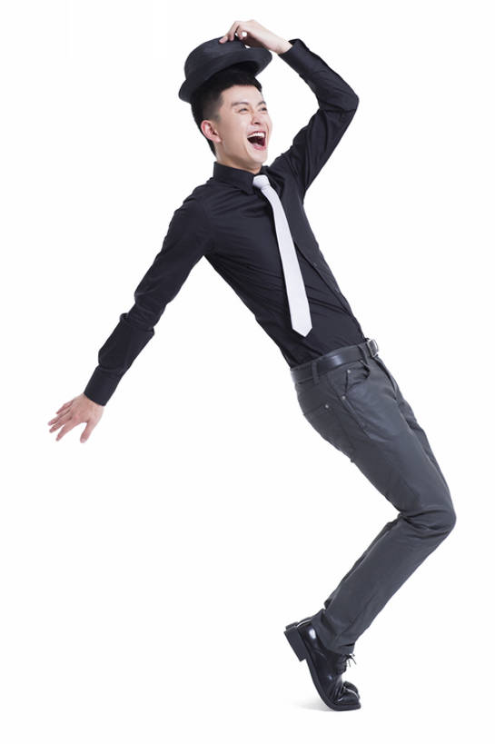 东方人,成年人,一个人,笑,微笑,露齿笑,竖图,留白,抠图,白色背景,侧面,衬衫,时尚,快乐,兴奋,幸福,帽子,北京,中国,亚洲,仅一个男性,仅一个人,握,领带,礼帽,现代,刺激,仅一个年轻男性,黑色,站着,张嘴,活力,乐趣,握着,摄影,踮脚,酷,享乐,张大嘴巴,东亚,男人,男性,年轻男性,亚洲人,中国人,年轻人,张开嘴,彩图,全身,影棚拍摄,欢乐,韩版,bj175