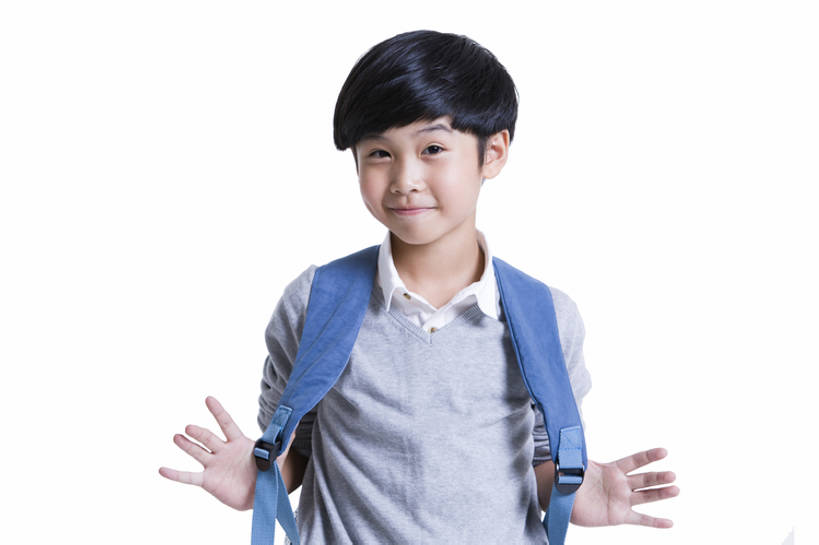 东方人,儿童,一个人,学生,站,微笑,横图,留白,抠图,白色背景,正面,快乐,幸福,纯洁,信心,北京,中国,亚洲,仅一个男性,仅一个人,书包,教育,注视,休闲装,小孩,背包,观察,看,站着,仅一个小孩,表情,个性,活力,可爱,童年,童趣,摄影,生长,生活方式,观看,察看,关注,肖像,童真,东亚,烂漫,无邪,发展,无忧无虑,天真,男孩,男人,男性,亚洲人,中国人,孩子,站立,半身,彩图,影棚拍摄,欢乐,男生,小学生,摆拍,bj175