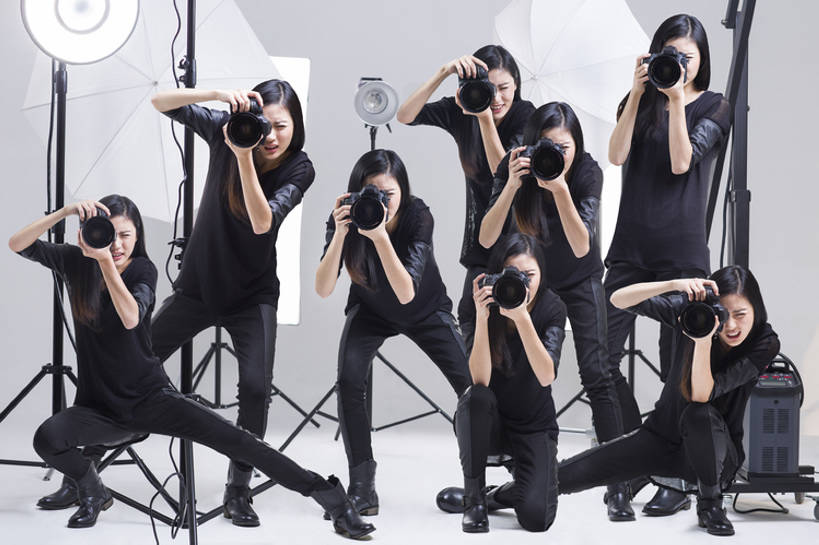 东方人,成年人,一个人,摄影师,办公室,舞台,蹲,横图,留白,正面,时尚,热情,重复,信心,技术,数码,科技,相机,北京,中国,亚洲,仅一个年轻女性,仅一个女性,仅一个人,弯腰,握,阴影,灰色背景,工作,网络,电缆,工具,器材,伞,高光,几何,计算机图形,倾斜,合成,休闲装,数码合成,现代,拍照,站着,职业,服务,握着,摄影,生活方式,多样,张开双腿,技巧,单反相机,电脑合成图,数码合成图,创造力,专心,酷,合成图,工作室,三脚架,手艺,东亚,摄影器材,责任,技能,技艺,展开双腿,年轻女性,女人,女性,亚洲人,中国人,年轻人,设计,表演台,跪着,彩图,复合图片,全身,影棚拍摄,照相,妙技,伸展双腿,本领,幕后,传媒,bj175