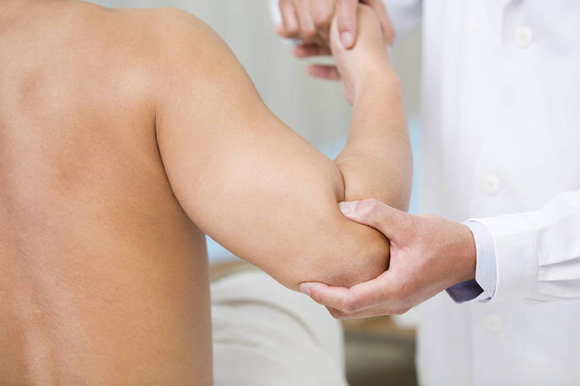 东方人,成年人,老年人,关节,肘,两个人,医生,病人,医院,横图,室内,特写,白天,按摩,技术,植物,北京,中国,亚洲,检查,草药,药草,传统,裸露,中药,背面,白色,医护人员,医疗人员,职业,保养,健康,治疗,保健,人体,摄影,技巧,部分,体检,医疗,疾病,中国文化,手艺,裸,药材,中草药,东亚,实验服,恢复,医疗机构,中药材,本草,替代疗法,技能,技艺,老年男性,男人,男性,中年男性,亚洲人,中国人,大夫,彩图,病院,诊所,妙技,传统文化,本领,体格检查,诊疗室,正骨,bj175