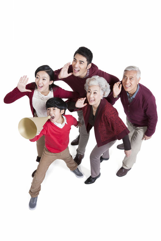 东方人,婴儿,儿童,成年人,老年人,家庭,父母,母亲,父亲,儿子,兄弟,祖父母,祖母,祖父,站,笑,微笑,露齿笑,竖图,白色背景,正面,快乐,通讯,兴奋,幸福,纯洁,北京,中国,春节,亚洲,五个人,风俗,节日,庆祝,大喊,休闲装,喇叭,传统,刺激,小孩,站着,张嘴,温暖,温馨,一家人,活力,精神,可爱,亲密,童年,童趣,摄影,活泼,生长,和睦,享乐,仪式,中国文化,宝宝,典礼,张大嘴巴,童真,东亚,纯真,烂漫,无邪,陪同,元旦,经过,制度,陪伴,伶俐,天真,老年男性,老年女性,男孩,男人,男性,年轻男性,年轻女性,女人,女性,亚洲人,中国人,孩子,年轻人,全家福,孙子,张开嘴,捧着,站立,彩图,高角度拍摄,全身,影棚拍摄,欢乐,融洽,男生,传统文化,好消息,传统节日,伴随,bj175