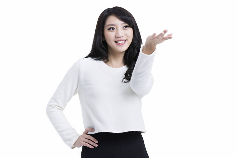 东方人,成年人,一个人,笑,微笑,露齿笑,横图,留白,抠图,白色背景,正面,时尚,快乐,幸福,纯洁,信心,北京,中国,亚洲,仅一个年轻女性,仅一个女性,仅一个人,美丽,休闲装,方向,手叉腰,站着,表情,活力,可爱,童年,童趣,摄影,介绍,礼节,高雅,童真,东亚,烂漫,无邪,天真,年轻女性,女人,女性,亚洲人,中国人,年轻人,张开手臂,半身,彩图,影棚拍摄,欢乐,美人,bj175