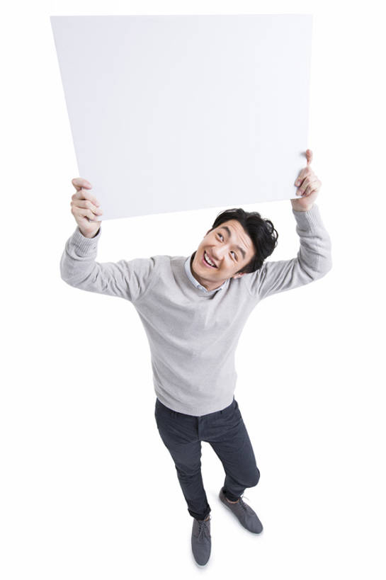 东方人,成年人,一个人,举,笑,微笑,露齿笑,竖图,留白,抠图,白色背景,正面,时尚,快乐,幸福,信心,指示牌,北京,中国,亚洲,仅一个男性,仅一个人,握,标志,文字,休闲装,标识,布告栏,广告,仅一个年轻男性,白板,站着,活力,乐趣,握着,摄影,介绍,幽默,出示,东亚,空白,男人,男性,年轻男性,亚洲人,中国人,年轻人,彩图,高角度拍摄,全身,影棚拍摄,欢乐,广角,bj175