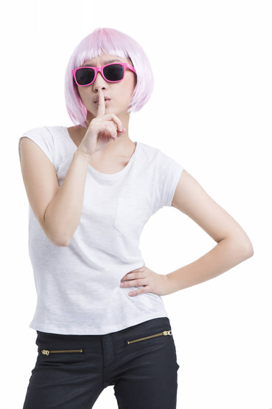 东方人,成年人,一个人,摸,竖图,留白,抠图,白色背景,正面,时尚,快乐,幸福,纯洁,北京,中国,亚洲,仅一个年轻女性,仅一个女性,仅一个人,抚摸,假发,眼镜,美丽,注视,休闲装,手叉腰,粉色,太阳镜,观察,看,站着,个性,活力,可爱,乐趣,童年,童趣,摄影,生活方式,观看,幽默,察看,酷,关注,肖像,童真,东亚,闭嘴,烂漫,无邪,寂静,天真,年轻女性,女人,女性,亚洲人,中国人,年轻人,触摸,接触,彩图,影棚拍摄,装扮,美人,bj175