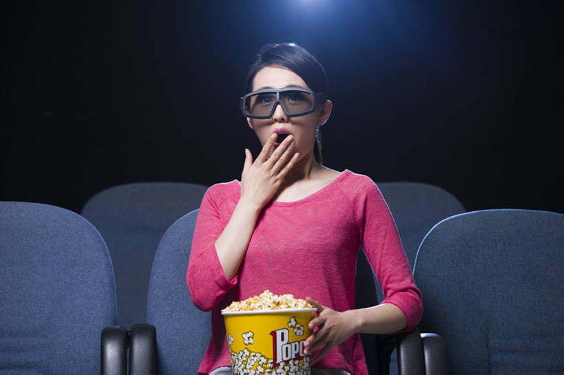 东方人,成年人,一个人,横图,室内,留白,正面,兴奋,消费,仪器,电影院,椅子,北京,中国,亚洲,仅一个年轻女性,仅一个女性,仅一个人,眼镜,投影仪,食品,休闲装,娱乐,设备,饮食,顾客,刺激,座位,张嘴,休闲,表情,爆米花,夸张,遮,遮掩,摄影,生活方式,观看,惊奇,掩盖,遮挡,恐怖,投影机,张大嘴巴,东亚,遮盖,3D眼镜,3D电影,掩饰,年轻女性,女人,女性,亚洲人,中国人,年轻人,张开嘴,休闲活动,坐着,半身,彩图,立体图形,电影,捂住,bj175